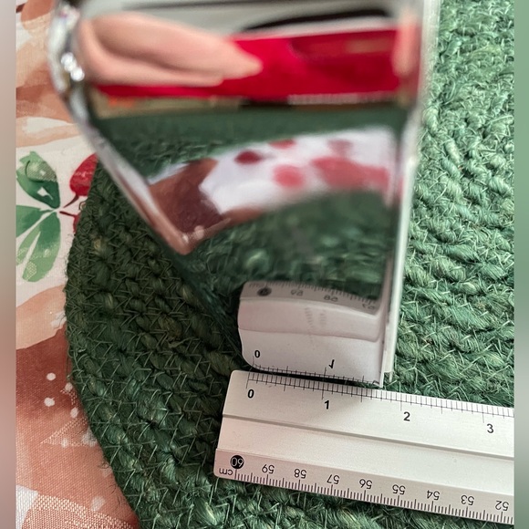 EUC METAL WALL MOUNT TISSUE BOX
MEDICAL GRADE EX-CELL METAL PRODUCTS INC. - Picture 3 of 6